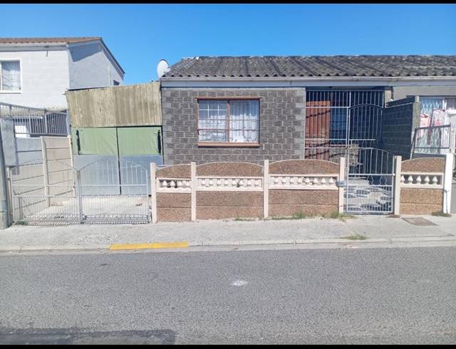 4 BEDROOM HOUSE FOR SALE IN EASTRIDGE